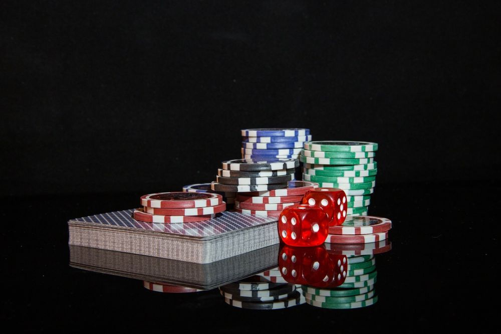 Spille blackjack - en guide til casinoens populære kortspil